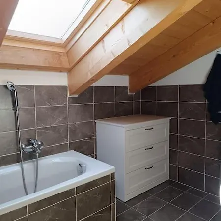 Window On The グラヴェドーナ